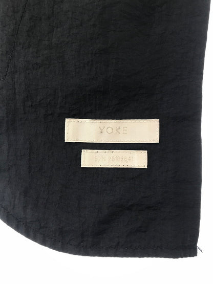 【中古品】【メンズ】 YOKE ヨーク 25SS NYLON 3PLEATED WIDE-LEG EASY TROUSERS YK25SS0922P 3プリーツ ワイドレッグ イージー トラウザーズ 151-260829-rt-29-tagh サイズ：2 カラー：ブラック 万代Net店