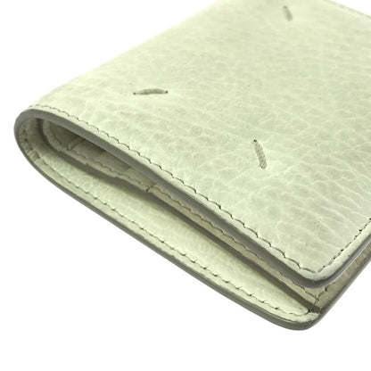 【現状渡し品】【メンズ】 MAISON MARGIELA メゾン マルジェラ FOUR STITCHES BI-FOLD WALLET S56UI0140 P4455 フォーステッチ バイフォールド ウォレット 二つ折り財布 181-261013-na-21-tagh カラー：ホワイト 万代Net店