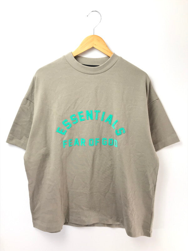 【中古品】【メンズ】 FOG ESSENTIALS フィアオブゴッド エッセンシャルズ LOGO PRINT TEE ロゴ プリント Tシャツ 半袖Tシャツ 142-260919-na-01-tagh サイズ：XXS カラー：ベージュ系 万代Net店