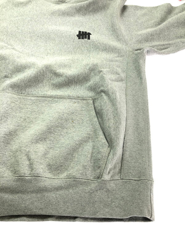 【中古品】【メンズ】 UNDEFEATED アンディフィーテッド LOGO PRINT HOODED SWEATSHIRT 191077010007 ロゴ プリント フーディー スウェットシャツ トレーナー 142-261001-na-15-tagh サイズ：XL カラー：グレー 万代Net店