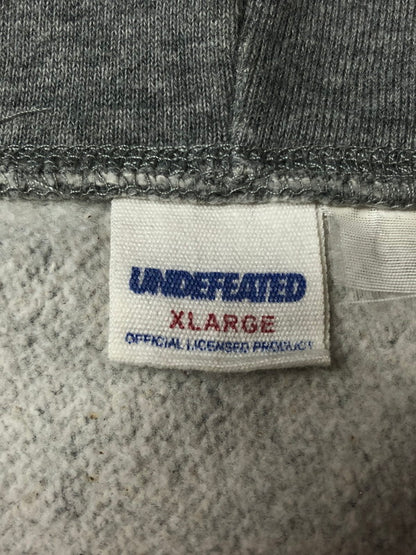 【中古品】【メンズ】 UNDEFEATED アンディフィーテッド LOGO PRINT HOODED SWEATSHIRT 191077010007 ロゴ プリント フーディー スウェットシャツ トレーナー 142-261001-na-15-tagh サイズ：XL カラー：グレー 万代Net店
