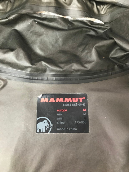 【現状渡し品】【メンズ】 MAMMUT マムート GORE-TEX PACLITE HELIOS JACKET 1010-18970 ゴアテックス ヘリオス ジャケット マウンテンパーカー ライトアウター 144-260925-na-06-tagh サイズ：asia L カラー：ブラック 万代Net店
