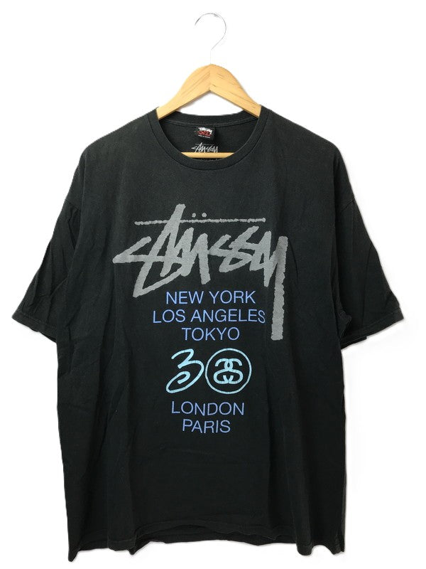 【現状渡し品】【メンズ】 STUSSY ステューシー 30ANNIVERSARY WORLD TOUR S/S T-SHIRT 30周年アニバーサリー ワールド ツアー ショートスリーブ Tシャツ トップス 142-261002-rt-34-tagh サイズ：XL カラー：ブラック 万代Net店