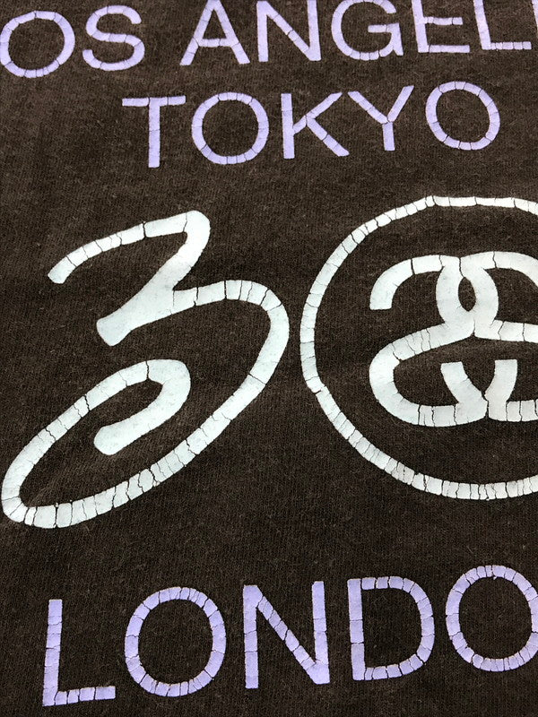 【現状渡し品】【メンズ】 STUSSY ステューシー 30ANNIVERSARY WORLD TOUR S/S T-SHIRT 30周年アニバーサリー ワールド ツアー ショートスリーブ Tシャツ トップス 142-261002-rt-34-tagh サイズ：XL カラー：ブラック 万代Net店