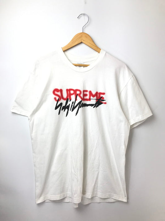 【中古品】【メンズ】 SUPREME シュプリーム × YOHJI YAMAMOTO ヨウジヤマモト 20AW LOGO TEE WHITE ロゴ ショートスリーブ Tシャツ トップス 半袖Tシャツ 149-261001-rt-01-tagh サイズ：L カラー：ホワイト 万代Net店
