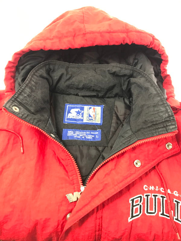 【中古品】【メンズ】 STARTER スターター CHACAGO BULLS HOODED NYLON JACKET シカゴ ブルズ フーデッド ナイロン ジャケット 146-261009-ty-13-tagh サイズ：L カラー：レッド 万代Net店