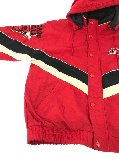 【中古品】【メンズ】 STARTER スターター CHACAGO BULLS HOODED NYLON JACKET シカゴ ブルズ フーデッド ナイロン ジャケット 146-261009-ty-13-tagh サイズ：L カラー：レッド 万代Net店