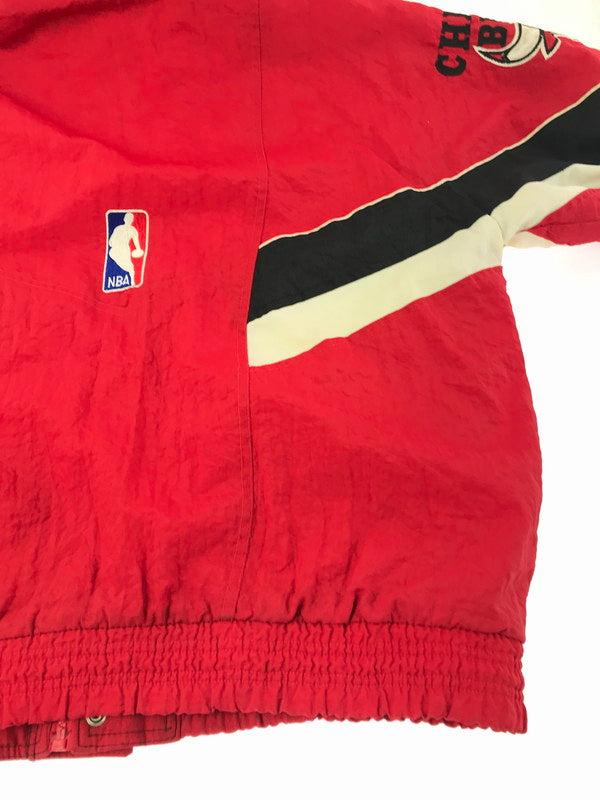 【中古品】【メンズ】 STARTER スターター CHACAGO BULLS HOODED NYLON JACKET シカゴ ブルズ フーデッド ナイロン ジャケット 146-261009-ty-13-tagh サイズ：L カラー：レッド 万代Net店