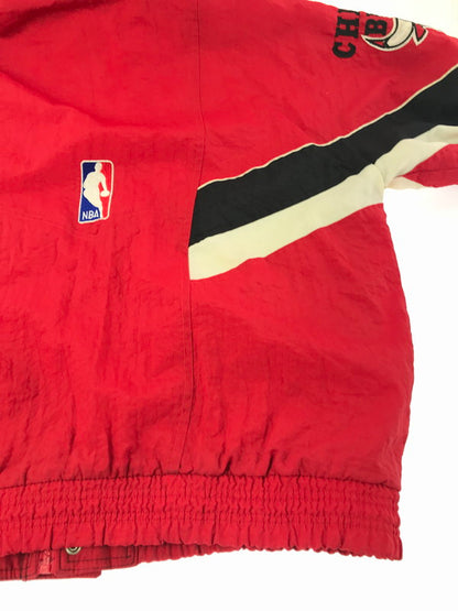 【中古品】【メンズ】 STARTER スターター CHACAGO BULLS HOODED NYLON JACKET シカゴ ブルズ フーデッド ナイロン ジャケット 146-261009-ty-13-tagh サイズ：L カラー：レッド 万代Net店
