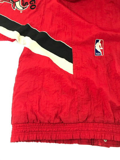 【中古品】【メンズ】 STARTER スターター CHACAGO BULLS HOODED NYLON JACKET シカゴ ブルズ フーデッド ナイロン ジャケット 146-261009-ty-13-tagh サイズ：L カラー：レッド 万代Net店
