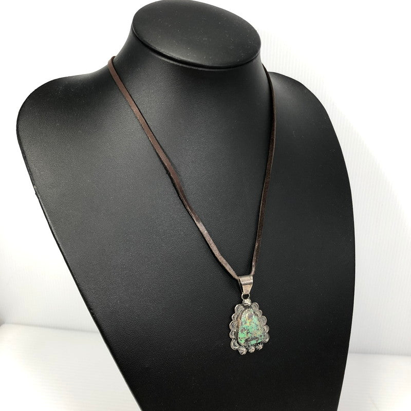 【現状渡し品】【メンズ】 INDIAN JEWELRY NAVAJO インディアン ジュエリー ナバホ族 LONNIE WILLIE TURQUOISE STUMPWORK NECKLACE ターコイズトップ ネックレス アクセサリー 191-261007-na-10-tagh カラー：シルバー/ブラウン 万代Net店