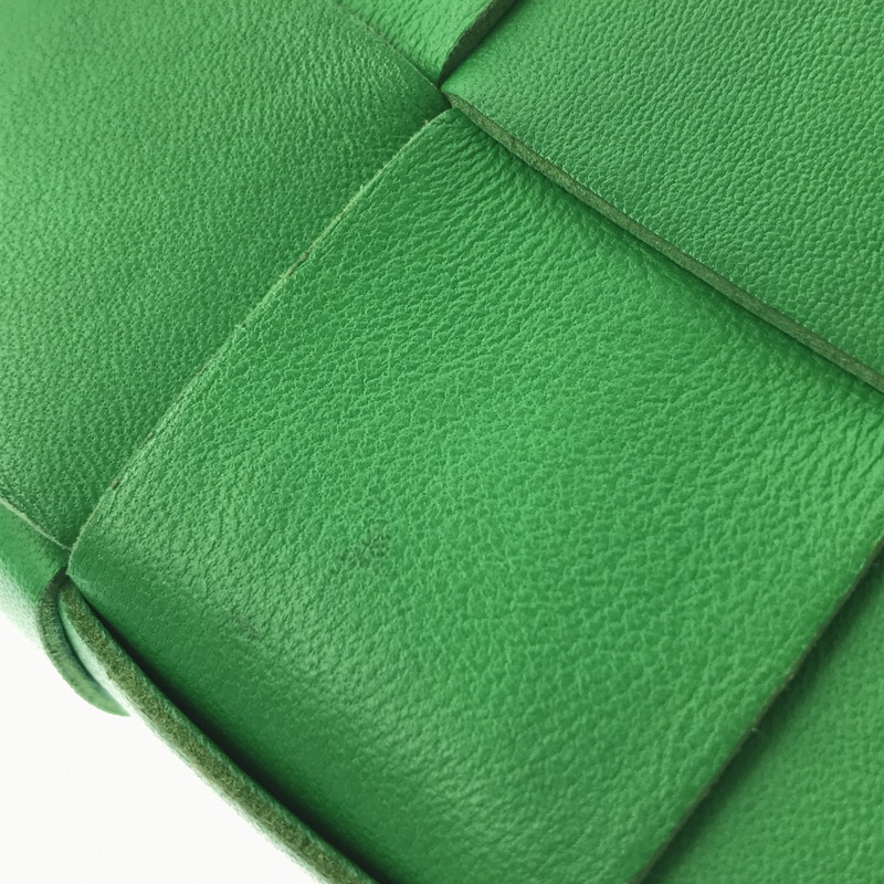 【中古品】【レディース】 BOTTEGA VENETA ボッテガ ヴェネッタ MAXI INTRECCIATO CANDY CASSETTE マキシイントレチャート キャンディ カセット ショルダーバッグ 180-261016-rt-04-tagh カラー：グリーン 万代Net店
