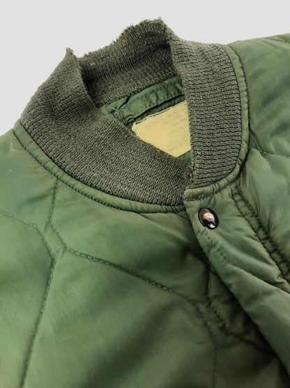 【現状渡し品】【メンズ】 USAF アメリカ空軍 QUILTING JACKET CWU-9P キルティングジャケット アウター 146-261025-na-08-tagh サイズ：M カラー：グリーン 万代Net店