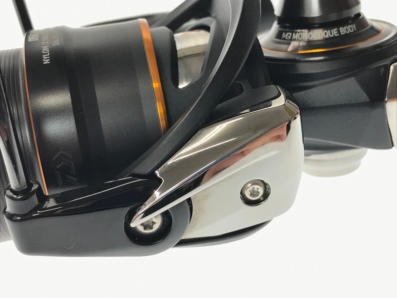 【中古美品】 DAIWA ダイワ 21 PRESSO LT2000SS-P 21プレッソ スピニングリール 釣り 釣り具等 134-261020-na-09-tagh 万代Net店