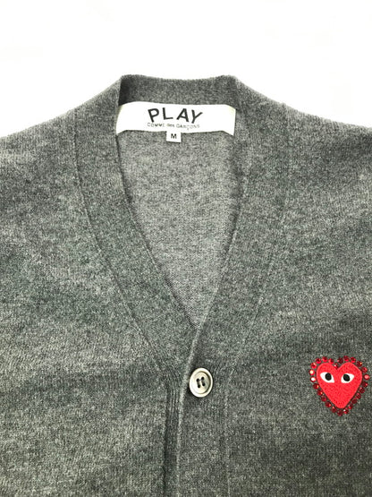 【中古品】【メンズ】 PLAY COMME des GARCONS プレイコムデギャルソン V-NECK CARDIGAN AX-N803 Vネック カーディガン 140-261019-na-13-tagh サイズ：M カラー：グレー 万代Net店