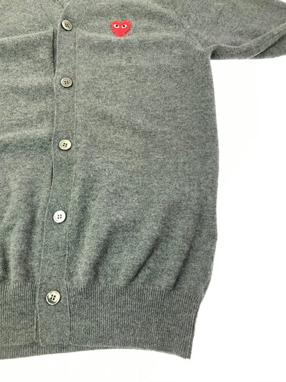 【中古品】【メンズ】 PLAY COMME des GARCONS プレイコムデギャルソン V-NECK CARDIGAN AX-N803 Vネック カーディガン 140-261019-na-13-tagh サイズ：M カラー：グレー 万代Net店