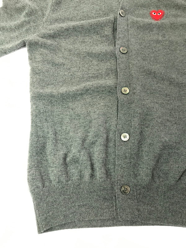 【中古品】【メンズ】 PLAY COMME des GARCONS プレイコムデギャルソン V-NECK CARDIGAN AX-N803 Vネック カーディガン 140-261019-na-13-tagh サイズ：M カラー：グレー 万代Net店