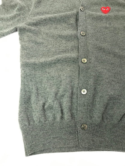【中古品】【メンズ】 PLAY COMME des GARCONS プレイコムデギャルソン V-NECK CARDIGAN AX-N803 Vネック カーディガン 140-261019-na-13-tagh サイズ：M カラー：グレー 万代Net店