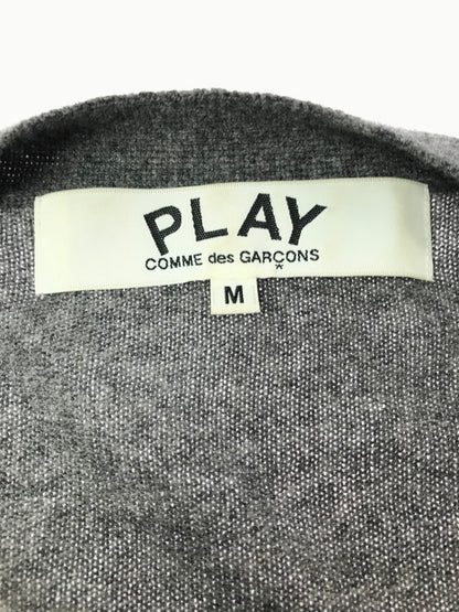 【中古品】【メンズ】 PLAY COMME des GARCONS プレイコムデギャルソン V-NECK CARDIGAN AX-N803 Vネック カーディガン 140-261019-na-13-tagh サイズ：M カラー：グレー 万代Net店