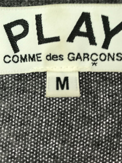 【中古品】【メンズ】 PLAY COMME des GARCONS プレイコムデギャルソン V-NECK CARDIGAN AX-N803 Vネック カーディガン 140-261019-na-13-tagh サイズ：M カラー：グレー 万代Net店