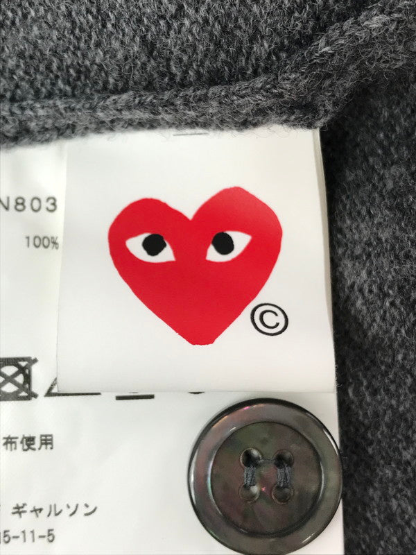 【中古品】【メンズ】 PLAY COMME des GARCONS プレイコムデギャルソン V-NECK CARDIGAN AX-N803 Vネック カーディガン 140-261019-na-13-tagh サイズ：M カラー：グレー 万代Net店