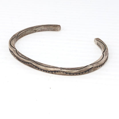 【中古品】【メンズ】 NAVAJO ELAINE TAHE作 ナバホ イレーヌ タヒ STERLING STAMP WORK BANGLE スターリング スタンプ ワーク バングル アクセサリー 191-261030-rt-08-tagh カラー：シルバー 万代Net店
