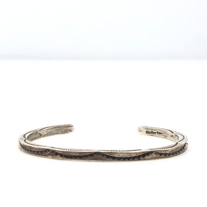 【中古品】【メンズ】 NAVAJO ELAINE TAHE作 ナバホ イレーヌ タヒ STERLING STAMP WORK BANGLE スターリング スタンプ ワーク バングル アクセサリー 191-261030-rt-08-tagh カラー：シルバー 万代Net店