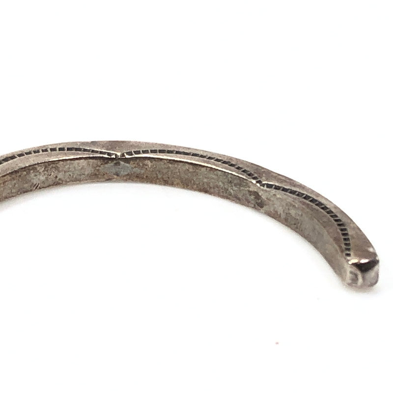 【中古品】【メンズ】 NAVAJO ELAINE TAHE作 ナバホ イレーヌ タヒ STERLING STAMP WORK BANGLE スターリング スタンプ ワーク バングル アクセサリー 191-261030-rt-08-tagh カラー：シルバー 万代Net店