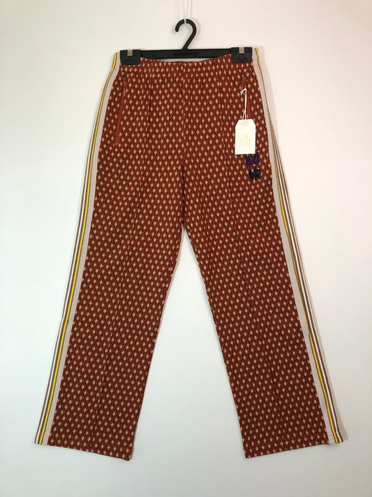 【中古品】【メンズ】 Sasquatchfabrix. サスクワァッチファブリックス × NEEDLES ニードルス 別注 コラボ 23SS TRACK PANT BLISTER JACQUARD 23SS-PA9-070 トラックパンツ 151-260615-kk-11-hon サイズ：S カラー：ORANGE 万代Net店