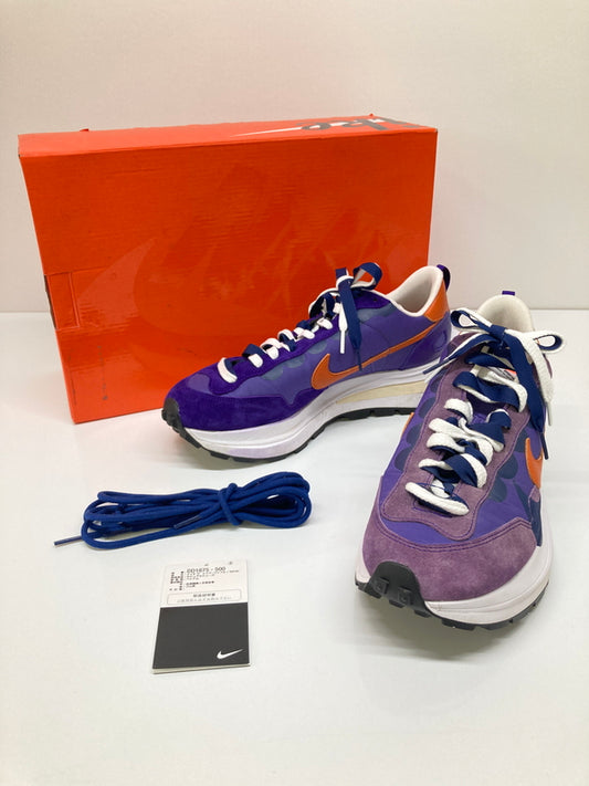 【現状渡し品】【メンズ】 NIKE ナイキ × SACAI サカイ 別注 コラボ VAPORWAFFLE/SACAI DD1875-500 ベイパーワッフル スニーカー 靴 160-260718-kk-02-hon カラー：DARK IRIS/CAMPFIRE ORANGE 万代Net店