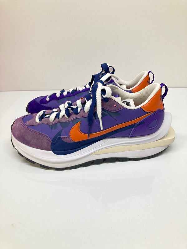 【現状渡し品】【メンズ】 NIKE ナイキ × SACAI サカイ 別注 コラボ VAPORWAFFLE/SACAI DD1875-500 ベイパーワッフル スニーカー 靴 160-260718-kk-02-hon カラー：DARK IRIS/CAMPFIRE ORANGE 万代Net店