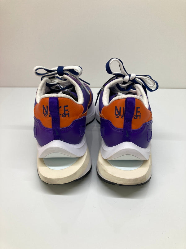 【現状渡し品】【メンズ】 NIKE ナイキ × SACAI サカイ 別注 コラボ VAPORWAFFLE/SACAI DD1875-500 ベイパーワッフル スニーカー 靴 160-260718-kk-02-hon カラー：DARK IRIS/CAMPFIRE ORANGE 万代Net店