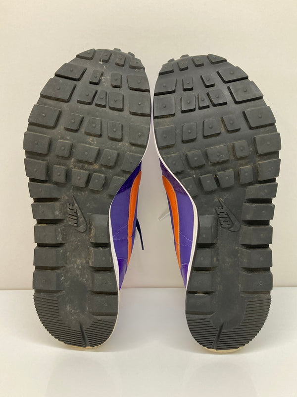 【現状渡し品】【メンズ】 NIKE ナイキ × SACAI サカイ 別注 コラボ VAPORWAFFLE/SACAI DD1875-500 ベイパーワッフル スニーカー 靴 160-260718-kk-02-hon カラー：DARK IRIS/CAMPFIRE ORANGE 万代Net店
