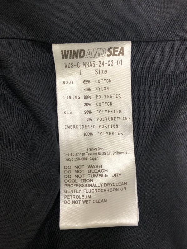 【中古美品】【メンズ】 NBA エヌビーエー × WIND AND SEA ウィンダンシー 24SS WDS-C-NBA5-24-Q3-01 NYLON BLOUSON SAN ANTONIO SPURS アウター ナイロンブルゾン 142-260823-AS-17-hon サイズ：L カラー：ブラック 万代Net店