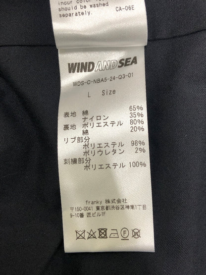 【中古美品】【メンズ】 NBA エヌビーエー × WIND AND SEA ウィンダンシー 24SS WDS-C-NBA5-24-Q3-01 NYLON BLOUSON SAN ANTONIO SPURS アウター ナイロンブルゾン 142-260823-AS-17-hon サイズ：L カラー：ブラック 万代Net店