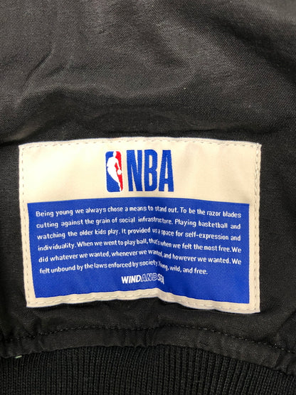 【中古美品】【メンズ】 NBA エヌビーエー × WIND AND SEA ウィンダンシー 24SS WDS-C-NBA5-24-Q3-01 NYLON BLOUSON SAN ANTONIO SPURS アウター ナイロンブルゾン 142-260823-AS-17-hon サイズ：L カラー：ブラック 万代Net店