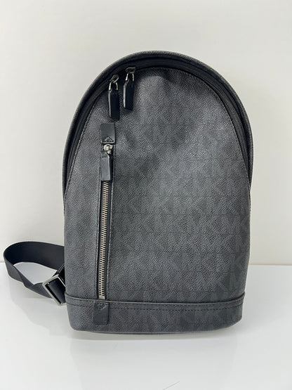 【中古品】【メンズ】 MICHAEL KORS マイケルコース SIGNATURE SLING BAG 37H7LMNC5B 37H7LMNC5B シグネチャー スリングバッグ カバン ワンショルダーバッグ ボディバッグ 188-260727-kk-01-hon カラー：BLACK 万代Net店
