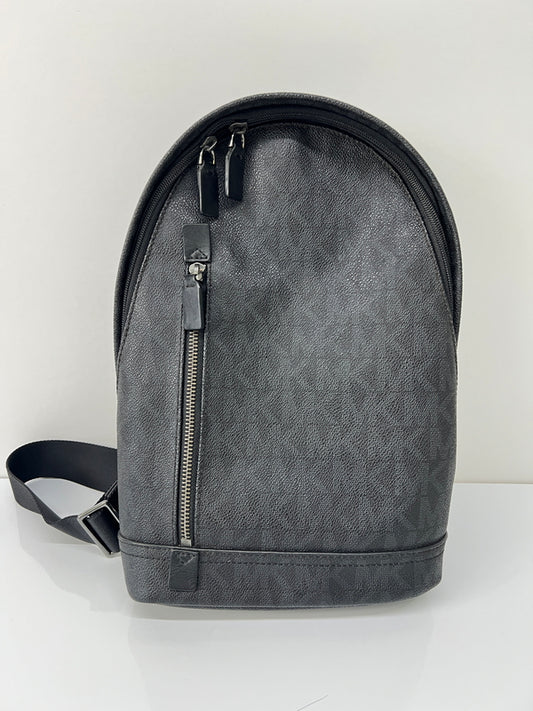 【中古品】【メンズ】 MICHAEL KORS マイケルコース SIGNATURE SLING BAG 37H7LMNC5B 37H7LMNC5B シグネチャー スリングバッグ カバン ワンショルダーバッグ ボディバッグ 188-260727-kk-01-hon カラー：BLACK 万代Net店