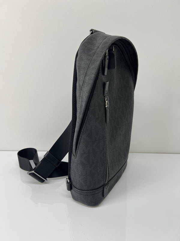 【中古品】【メンズ】 MICHAEL KORS マイケルコース SIGNATURE SLING BAG 37H7LMNC5B 37H7LMNC5B シグネチャー スリングバッグ カバン ワンショルダーバッグ ボディバッグ 188-260727-kk-01-hon カラー：BLACK 万代Net店