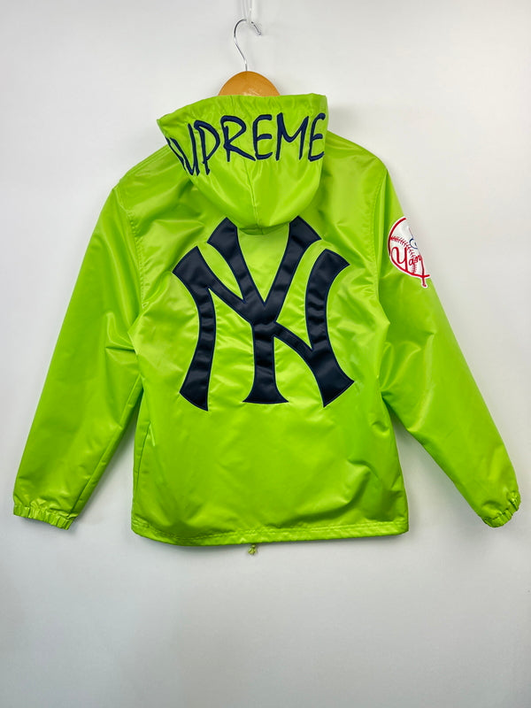 【中古品】【メンズ】 Supreme シュプリーム 15SS MAJESTIC NY YANKEES SATIN HOODED COACHES JACKET マジェスティック ヤンキース サテン フーデッド コーチジャケット ライトアウター 149-260705-kk-03-hon サイズ：S カラー：グリーン 万代Net店