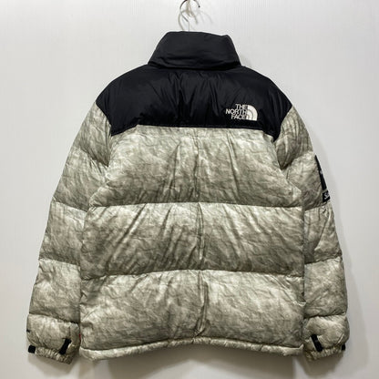 【中古品】【メンズ】 Supreme シュプリーム × THE NORTH FACE ザ・ノースフェイス NUPTSE JACKET ND91806I ヌプシ ジャケット ダウン 149-260829-as-01-izu サイズ：M カラー：WHITE PAPER PRINT 万代Net店