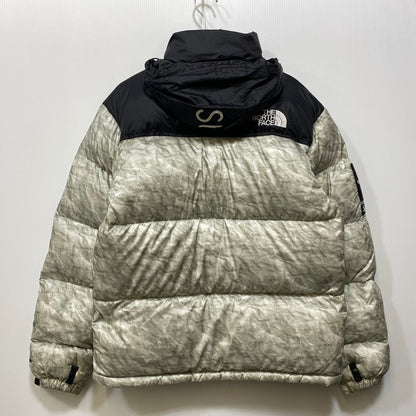 【中古品】【メンズ】 Supreme シュプリーム × THE NORTH FACE ザ・ノースフェイス NUPTSE JACKET ND91806I ヌプシ ジャケット ダウン 149-260829-as-01-izu サイズ：M カラー：WHITE PAPER PRINT 万代Net店