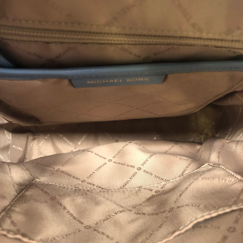 【中古美品】【レディース】 MICHAEL KORS マイケルコース JAYCEE MEDIUM ZIP POCKET BACKPACK 35S2G8TB2V ジェイシー ミディアム ジップポケット バックパック リュック カバン 188-260808-kk-09-hon カラー：ライトブルー 万代Net店