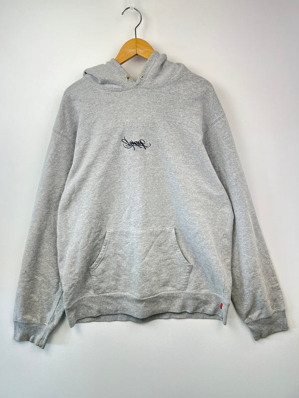 【中古品】【メンズ】 Supreme シュプリーム 19SS TAG LOGO HOODED SWEATSHIRT タグ ロゴ フーデッドスウェットシャツ トップス プルオーバーパーカー フーディー 149-260705-kk-08-hon サイズ：XL カラー：グレー 万代Net店
