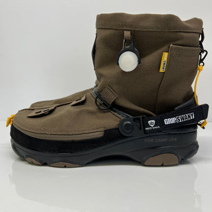 【中古品】【メンズ】 GRIP SWANY グリップスワニー × atmos アトモス × CROCS クロックス 別注 コラボ 22AW CLASSIC ALLｰTERRAIN CLOG 208017-337 クラシック オールテレイン クロッグ ブーツ 靴 164-260807-kk-09-hon カラー：OLIVE 万代Net店