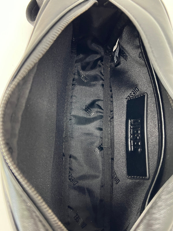【中古品】【メンズ/レディース】 DIESEL ディーゼル HOLI-D CAMERA BAG カメラバッグ カバン ボディバッグ 188-260815-kk-12-hon カラー：ブラック 万代Net店