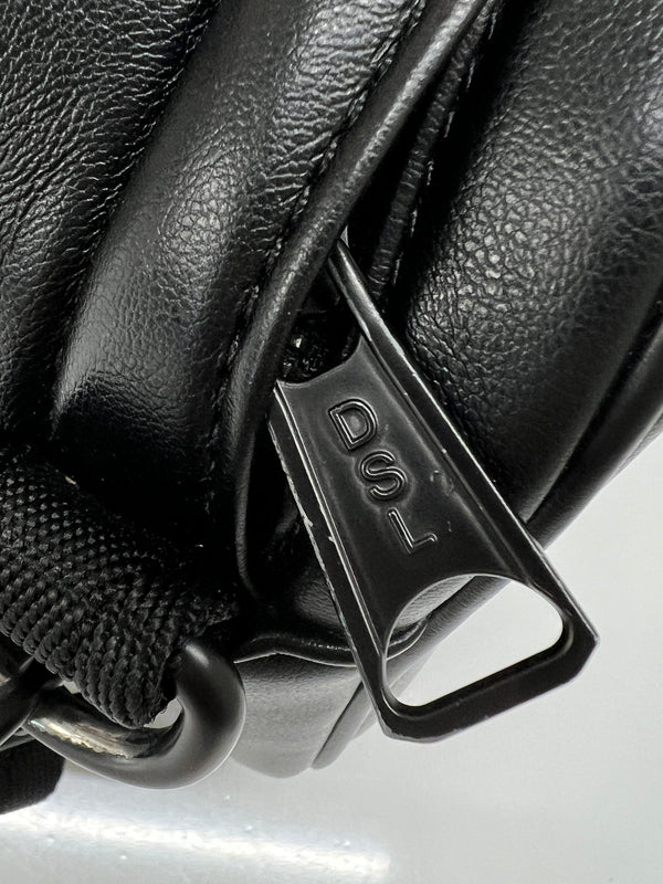 【中古品】【メンズ/レディース】 DIESEL ディーゼル HOLI-D CAMERA BAG カメラバッグ カバン ボディバッグ 188-260815-kk-12-hon カラー：ブラック 万代Net店