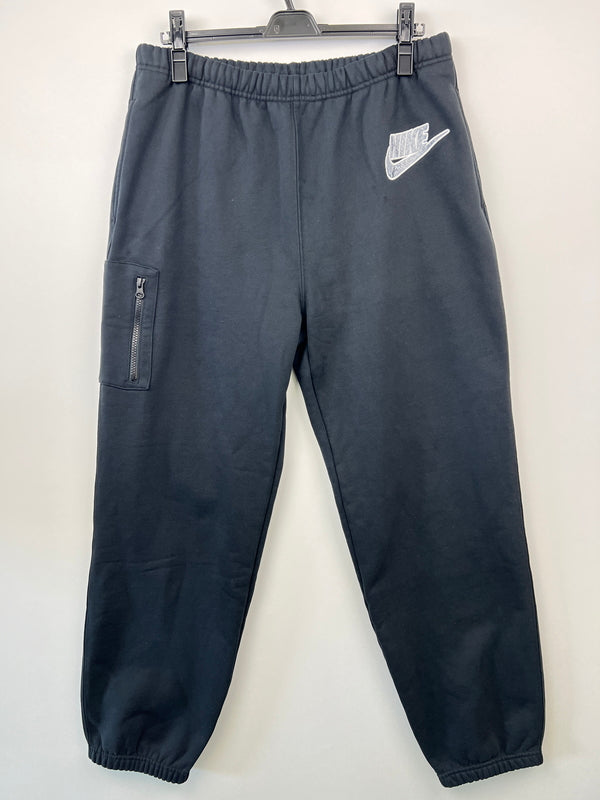 【中古美品】【メンズ】 Supreme シュプリーム × NIKE ナイキ 別注 コラボ 21SS CARGO SWEATPANT DB2843-010 カーゴスウェットパンツ ボトムス 149-260705-kk-04-hon サイズ：M カラー：ブラック 万代Net店