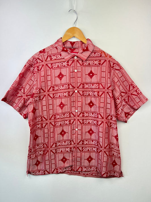 【中古美品】【メンズ】 Supreme シュプリーム 24SS TRAY JACQUARD S/S SHIRT トレイ ジャカード ショートスリーブシャツ 半袖 トップス 149-260705-kk-02-hon サイズ：L カラー：レッド 万代Net店