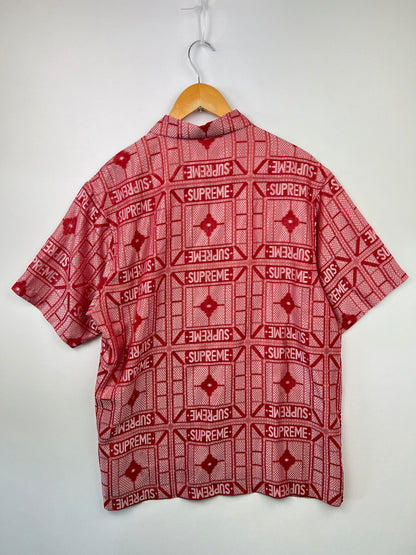 【中古美品】【メンズ】 Supreme シュプリーム 24SS TRAY JACQUARD S/S SHIRT トレイ ジャカード ショートスリーブシャツ 半袖 トップス 149-260705-kk-02-hon サイズ：L カラー：レッド 万代Net店